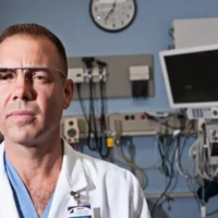 SMARTGLASSES IN HEALTHCARE: FROM A 2013 GOOGLE GLASS SURGERY TO TODAY’S CLINICAL REALITY