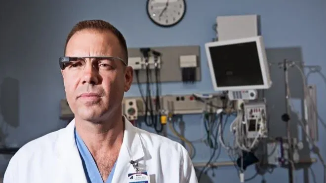 SMARTGLASSES IN HEALTHCARE: FROM A 2013 GOOGLE GLASS SURGERY TO TODAY’S CLINICAL REALITY